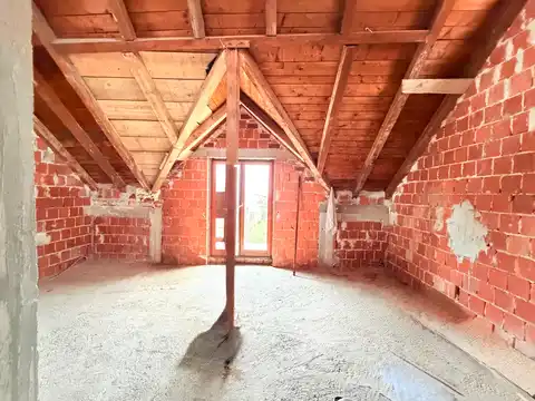 Zagreb, Mikulići - detached house for renovation with a garden.