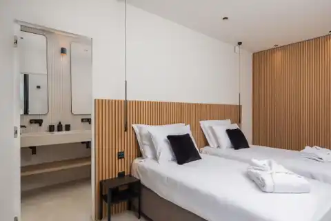 Brač - Moderna vila s bazenom, jacuzzijem i saunom