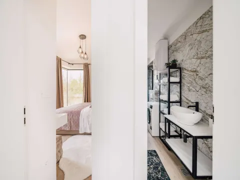 Zadar, Privlaka – Nově postavená kamenná-moderní vila
