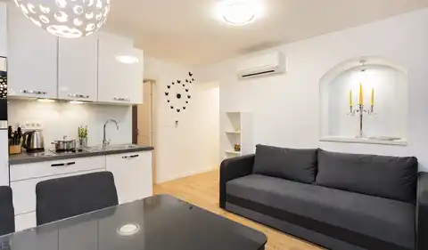 Šibenik, centrum – zrekonstruovaný kamenný dům se třemi apartmány