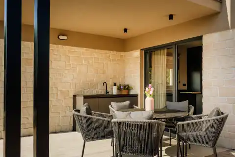 Istra, Tar – Moderna vila s bazenom u centru grada