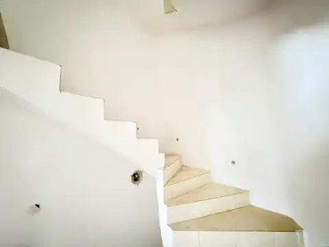 Zagreb, Mikulići - detached house for renovation with a garden.