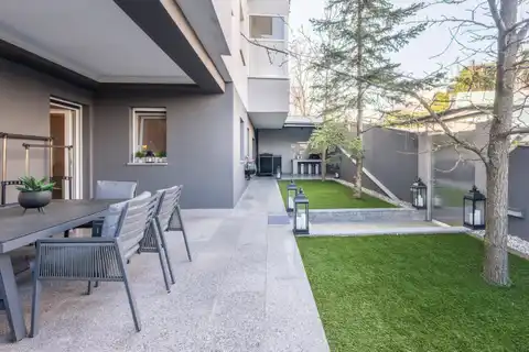 Záhřeb, Jelenovac – Moderní třípokojový byt s velkou terasou a garáží