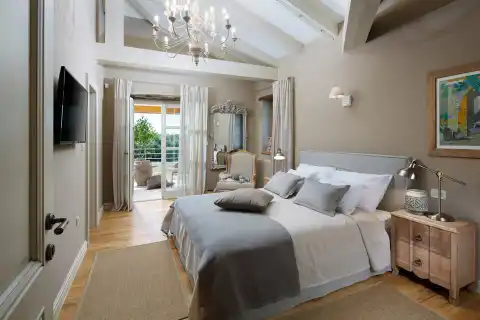 Istria, Poreč - Attractive stone villa with a tennis court and a swimming pool
