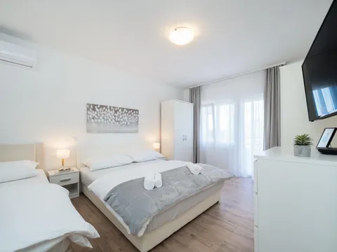 Trogir, centar - Dvosoban stan sa prekrasnim pogledom i loggiom