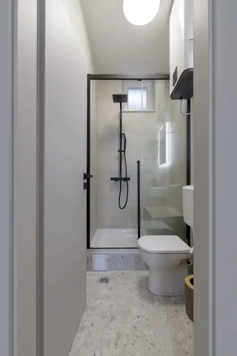Split, Kila – stan 51 m² z vrtom, bazenom in s parkiriščem