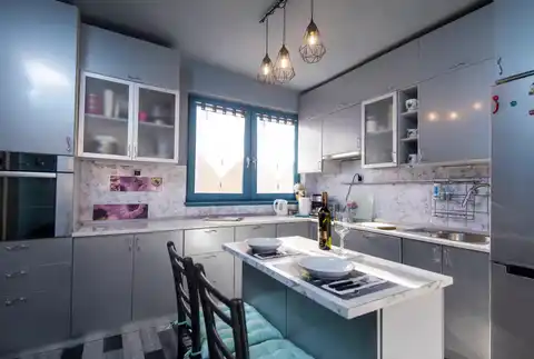 Split, Bačvice - Trzypokojowe mieszkanie z loggią