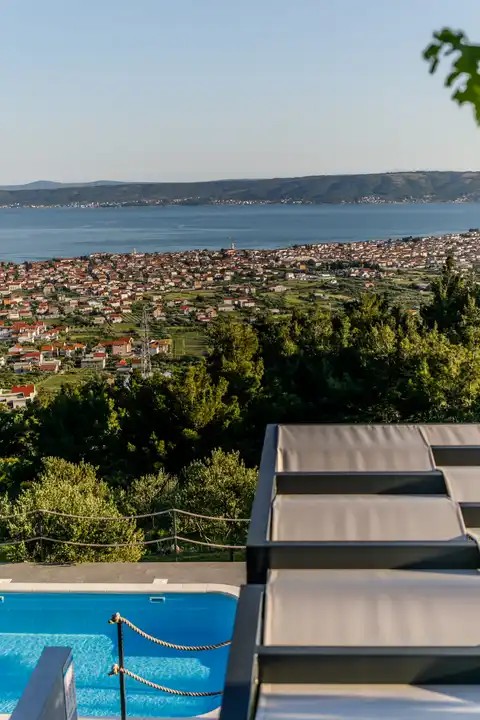 Vila 232 m², Kaštel Stari — 4SS, grijani bazen, pogled na more