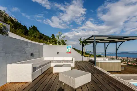 Vila 232 m², Kaštel Stari — 4SS, grijani bazen, pogled na more