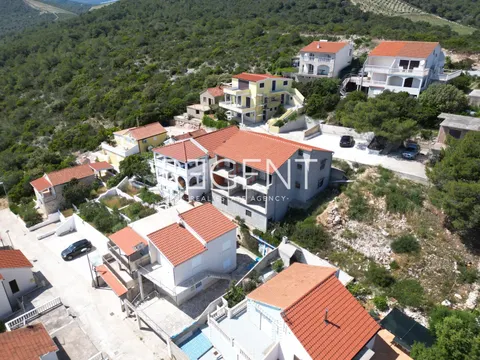 Vis, casa in costruzione con vista aperta sul mare
