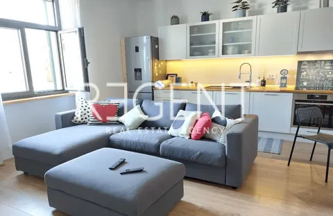 Split, Spinut - dvosobno stanovanje na frekventni lokaciji, 58 m2