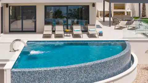 Podstrana - Vila s bazénom a výhľadom na more