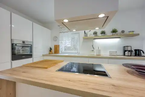 Parenzo, Vežnaveri – casa con due appartamenti