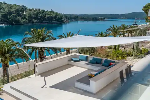 Brač, Milna - Villa moderna in prima fila sul mare, 264 m2