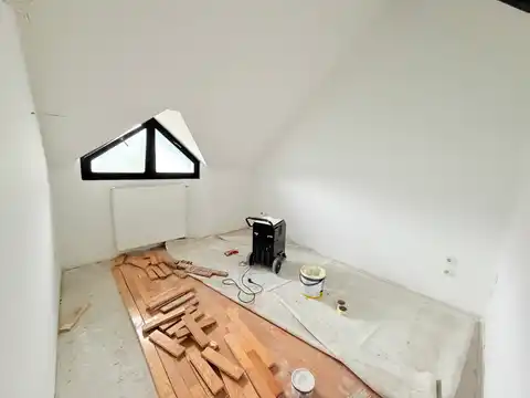 Zagreb, Mikulići - detached house for renovation with a garden.