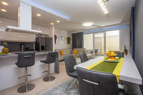 Split, Žnjan - Dvosoban stan sa loggiom i pogledom na more