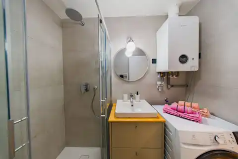 Stan 43 m² za najam, Trešnjevka — namješten, lođa, 2S