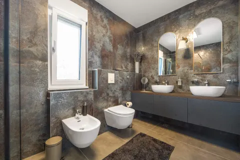 Istra, Krnica – Kuća s bazenom na parceli 780 m2