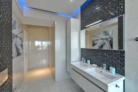 Zadar, Sukošan – Ekskluzywna dwupoziomowa willa z basenem, 170 m²