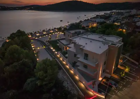 Trogir, Sevid – penthouse 177,66 m², terrasse sur le toit 133,25 m²