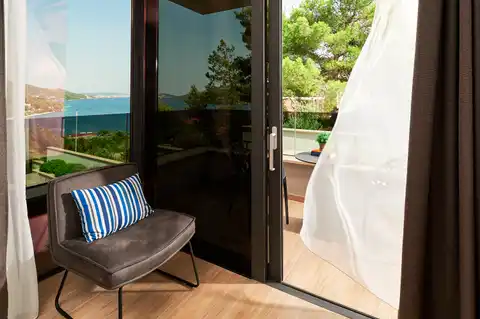 Trogir, Marina - Vila 400 m², 4 pokoje, bazén 30 m², 150 m od moře