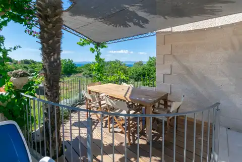 Brač, Mirca - kamenná vila s výhľadom na more, 300m2