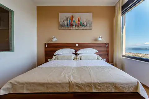Vila 232 m², Kaštel Stari — 4SS, grijani bazen, pogled na more