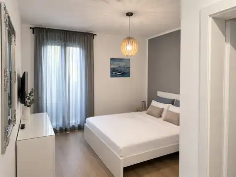 Parenzo, dintorni – casa di 135 mq, arredata con piscina e giardino.
