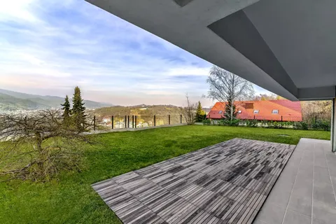 Záhřeb, Gornje Prekrižje – Luxusní čtyřpokojový byt v 1. patře