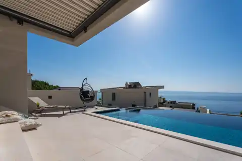 Podstrana - Moderná luxusná vila s bazénom a strešnou terasou