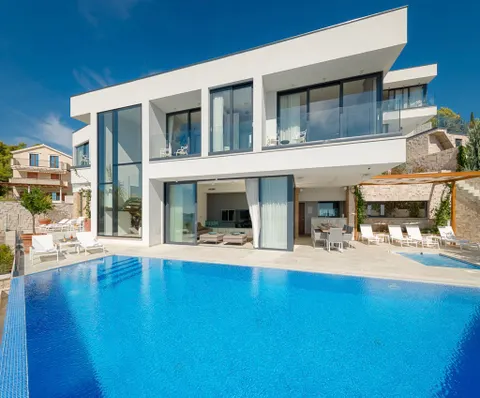 Hvar – Moderna vila s pogledom na more 195 m2