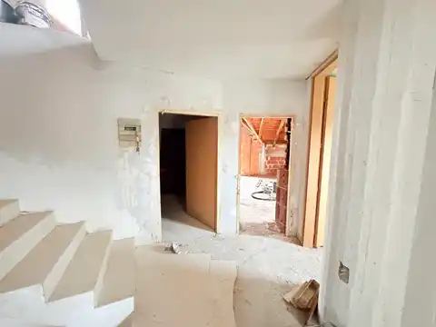 Zagreb, Mikulići - detached house for renovation with a garden.