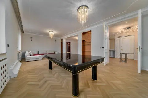 Záhřeb, Náměstí bána Josipa Jelačiće - Čtyřpokojový byt 160 m2 k pronájmu