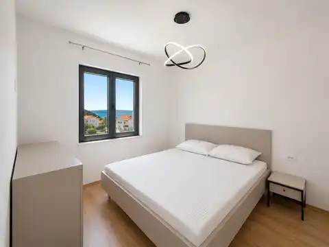 Dvoetažni stan 140 m², Brodarica, Šibenik- 3SS, krovna terasa, garaža