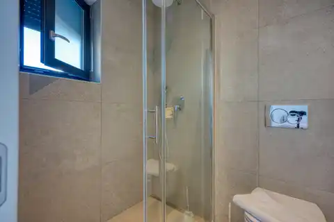 Kuća 230 m² — grijani bazen, krovna terasa, Poreč