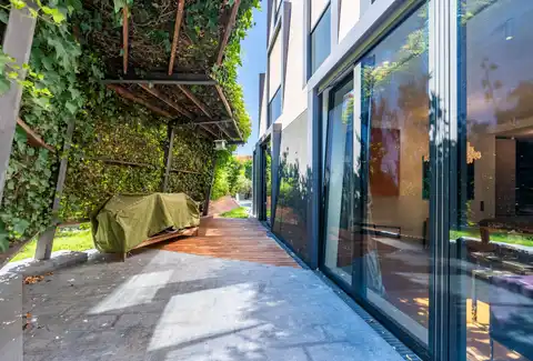 Ljubljana, Center - luksuzno stanovanje s teraso in garažo na Cvetlični ulici