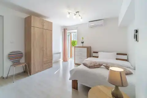 Brač, Sutivan - Kamena kuća