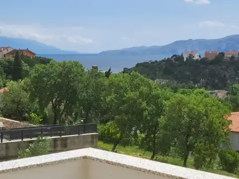 Novi Vinodolski - Moderan trosoban stan na mirnoj lokaciji 64 m2