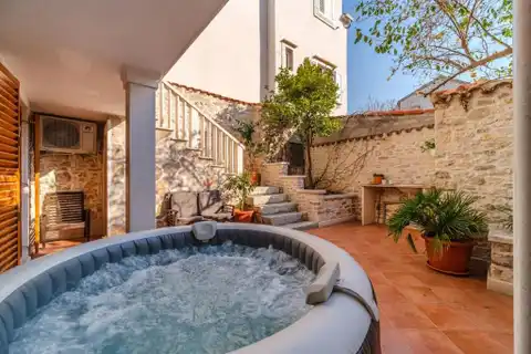 Brač, Sutivan - Kamena kuća
