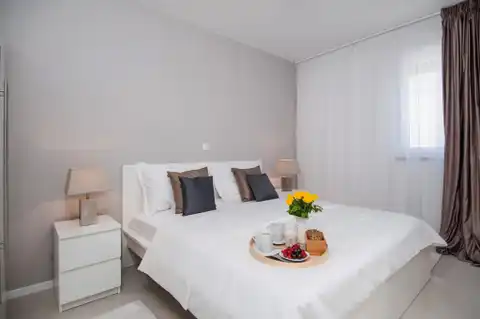 Split, Žnjan-dvosoban s balkonom, drugi red od mora