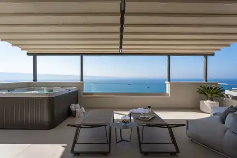 Podstrana - Moderná luxusná vila s bazénom a strešnou terasou