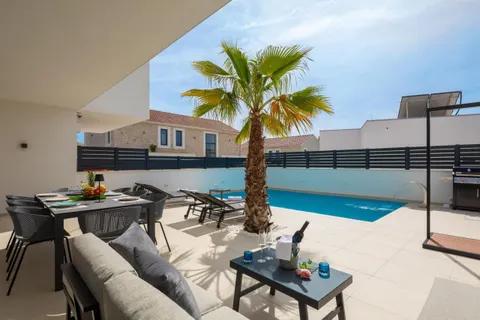 Šibenik, Vodice - Villa di lusso sulla costa adriatica