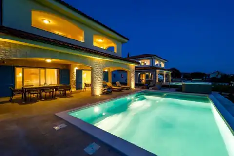 Otok Krk, Malinska - luksuzna peterosobna vila u mirnom okruženju