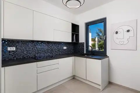 Stan 130 m², pogled na more, terasa i bazen – Opatija, Lovran