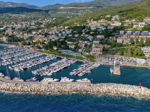 Ičići, Opatijska rivijera – povijesna vila s pogledom na more