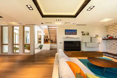 Kuća 376 m², Gornje Prekrižje — parcela 704 m²