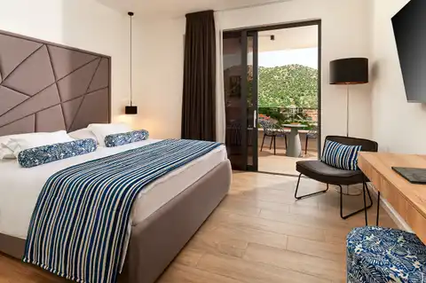 Marina Hills Resort — 3 vile s bazenom, 12 soba i pogled na more