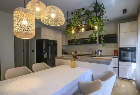 Split, Strožanac - Dvoetažni penthouse s lođom i terasom