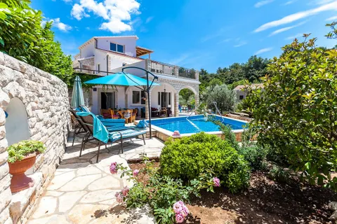 Ostrov Korčula – Okouzlující vila v zátoce s bazénem 460 m2