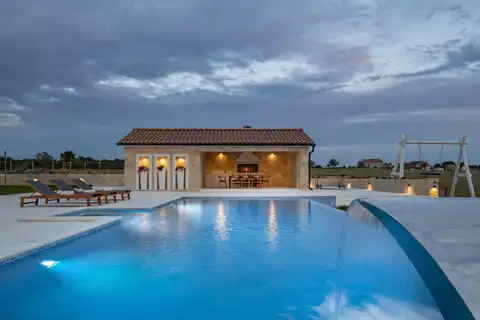 Zadar, Sv. Filip i Jakov - Rustikalna vila na zemljištu od 30.000 m²